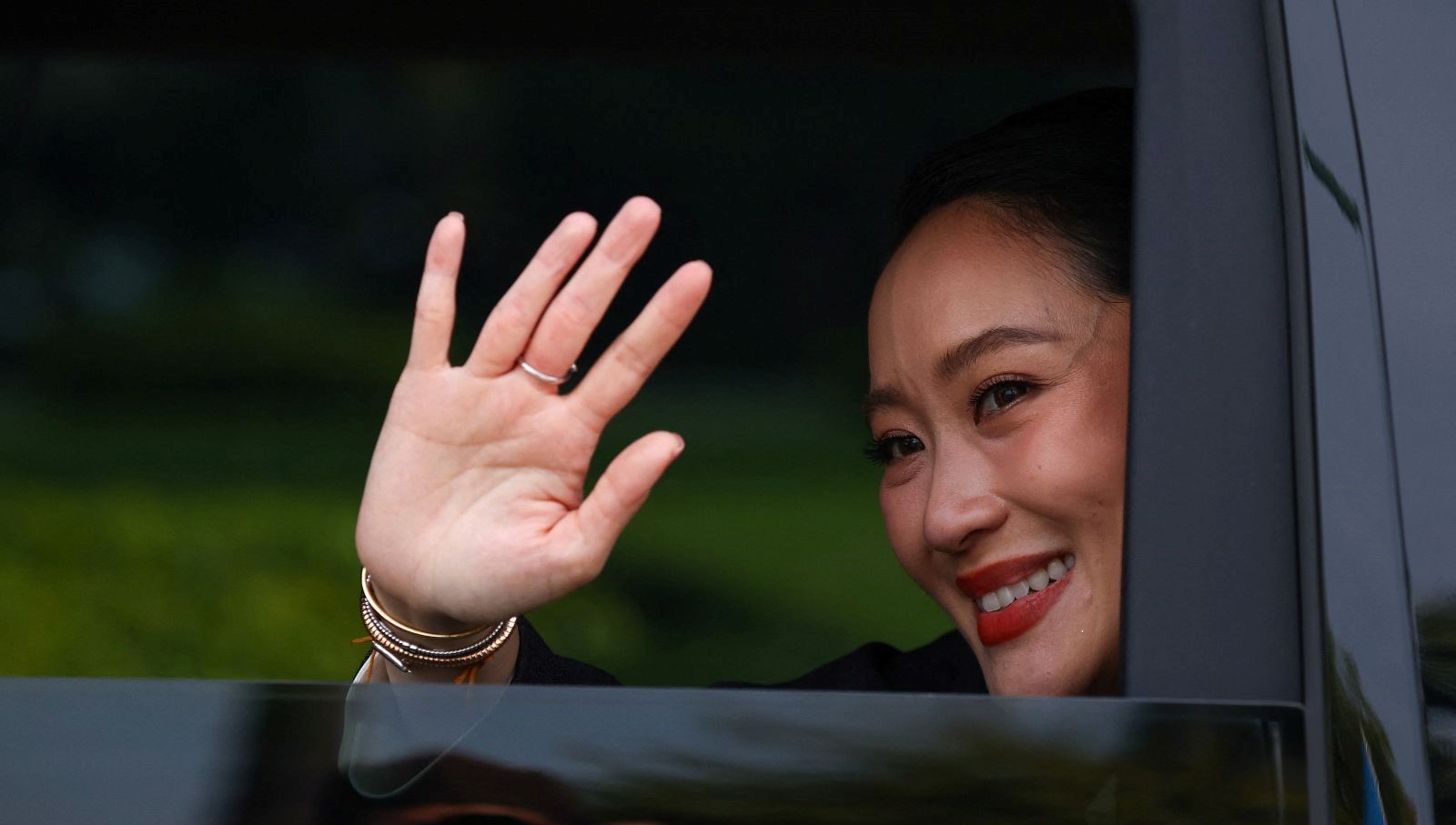 krallikta siyasi kargasa tayland basbakani gorevden alindi cQrQ2HcD