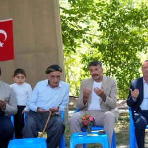 vali celik semdinlide sehit ailelerini ziyaret etti lnRIJ9Lk