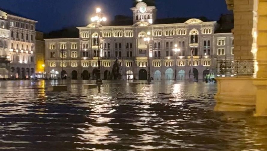 italyanin kuzeyi sular altinda kaldi 1 kisi kayip 6E9WtLr4