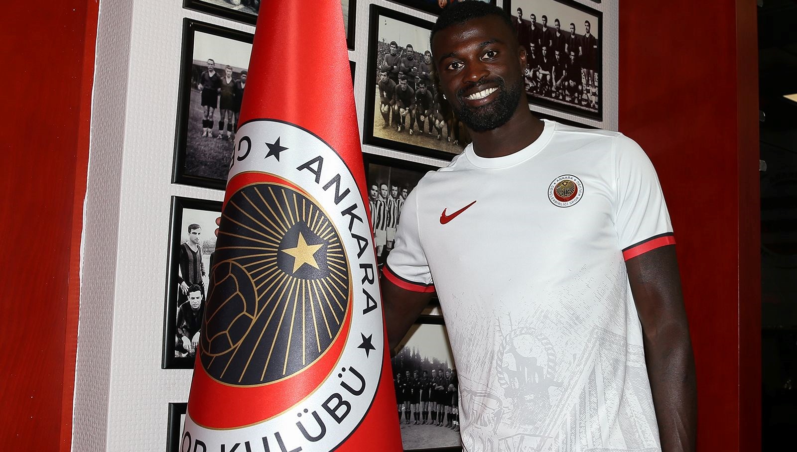 mbaye nianggenclerbirliginde SzbcllX7