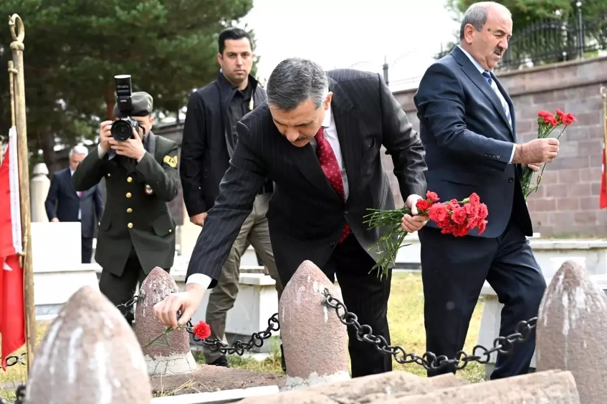 vali ciftci karskapi ve erzurum polis sehitligini ziyaret etti mWsADkDt