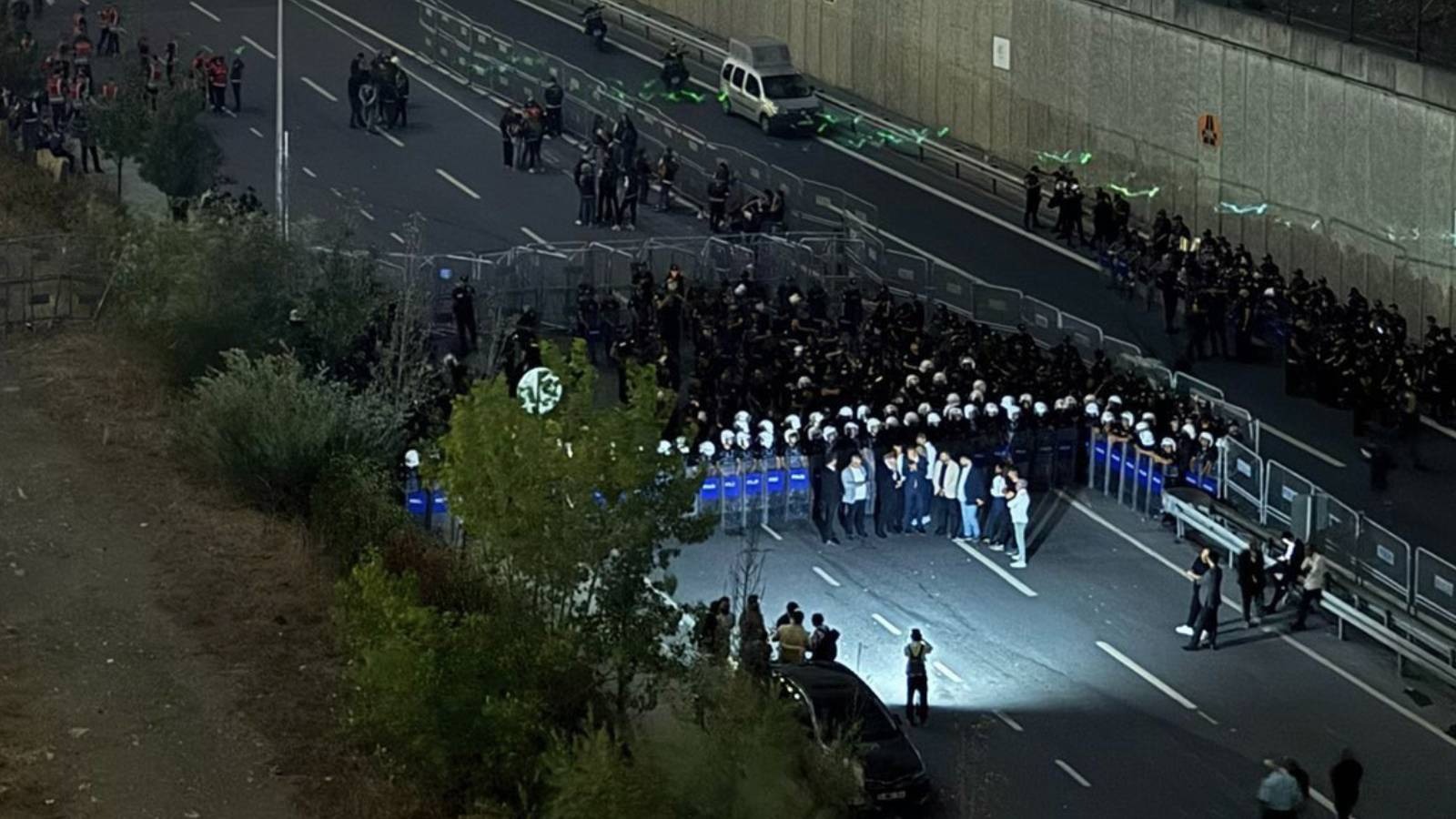 yesil sol parti 12 eylulun yil donumunde darbe uygulamalari cL7P8dVP