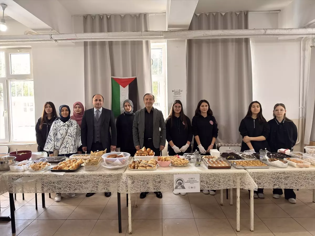 alacam sehit kadir kara anadolu imam hatip lisesinde gazze yararina kermes Mpa6SmI7.jpg