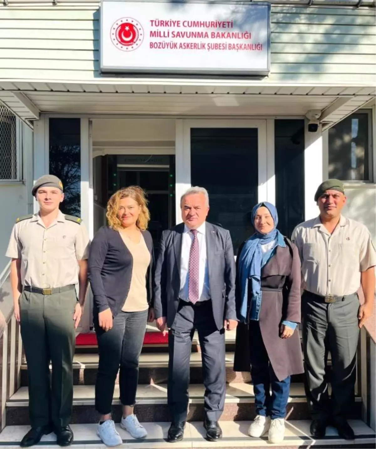 bozuyuk kaymakami adem ozturk askerlik subesi ve trafik denetleme istasyonunu ziyaret etti PbZjWhWP