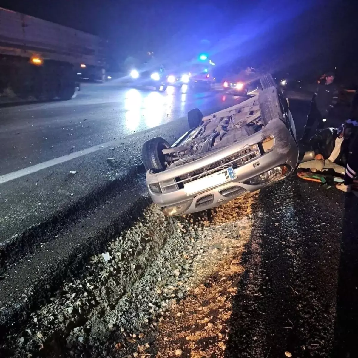 elazigda takla atan otomobilde 2 yarali KrnLvj2X