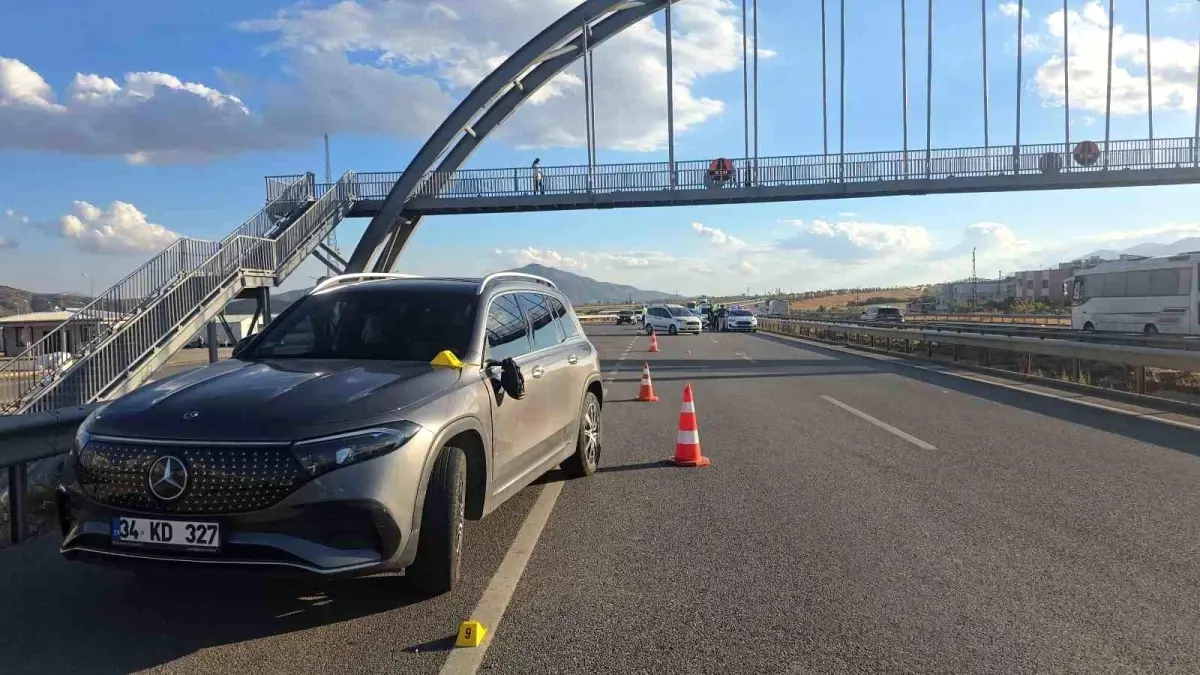 gaziantepte yolun karsisina gecerken otomobilin carptigi cocuk hayatini kaybetti IXn1L9qJ.jpg