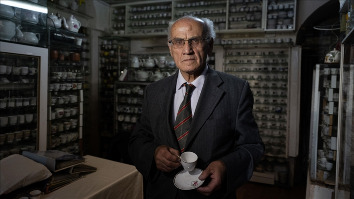 istanbulda bitpazarindan topladigi binlerce fincanla koleksiyon yapti 4Kza3zBv.jpg