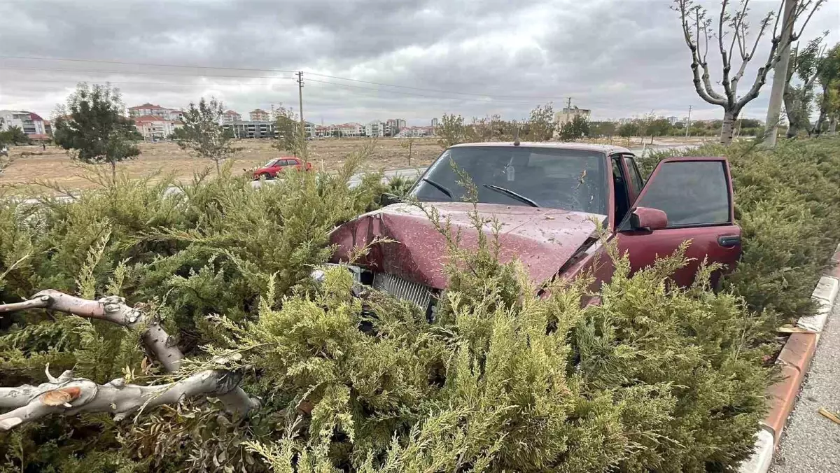 karamanda tofas otomobili kaza yapti baba ve kizi yaralandi gRqbEYTp.jpg