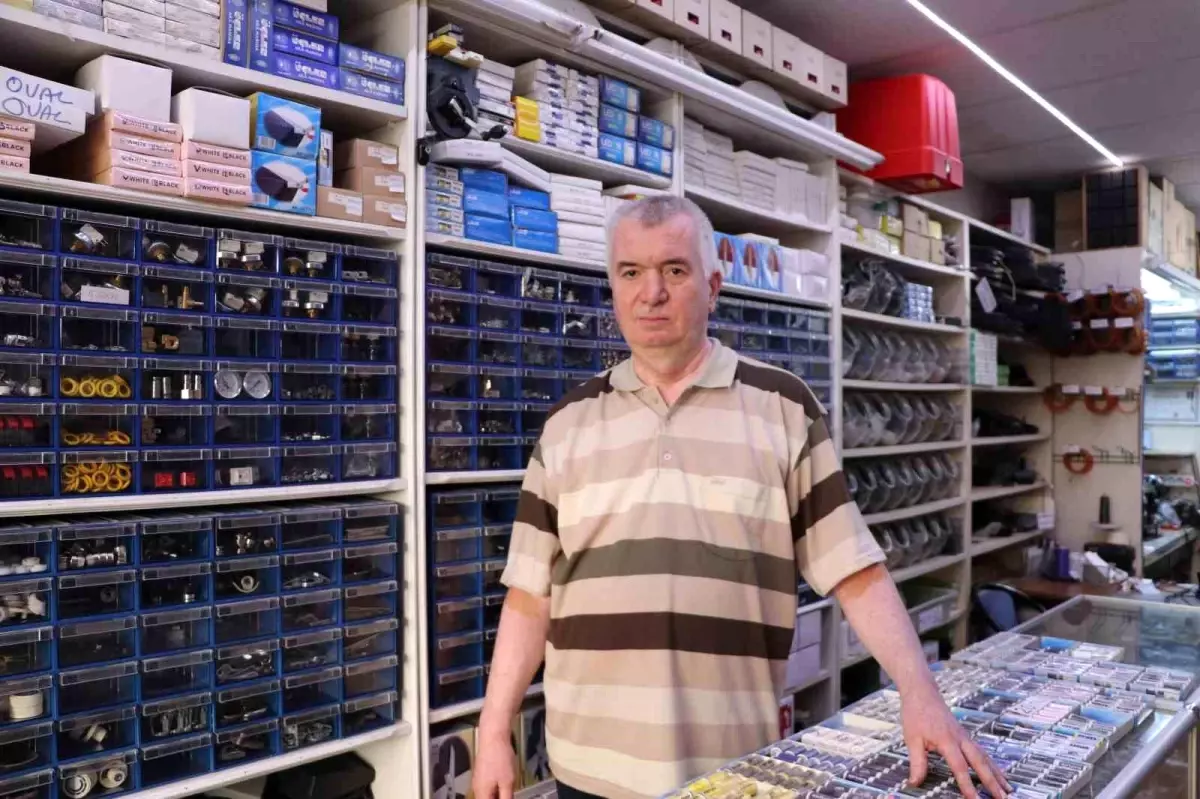 salih ercin 40 yildir dikis makineleri zanaatini yasatiyor J1ziMRGG