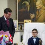 Başkan Kaya, 23 Nisan’da Makamını Öğrenci Emin Arman’a Devretti