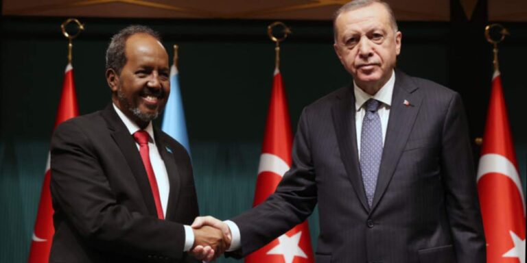 somaliye-13-milyarlik-yardim-yapacagiz-buyuk-devlet-dedigin-kendi-sokaklarindaki-aclik-ve-sefaletle-ilgilenmez-WweUQsCO
